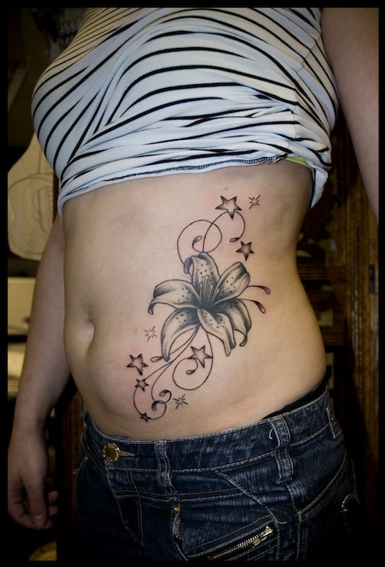 Lily and stars waist side tattoo Filed under Recent work Tagged with flower